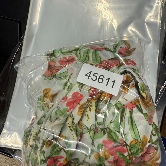 American Rag Cie Button Up Top Women S Small White Floral 3/4 Sleeve V-Neck - Picture 7 of 7